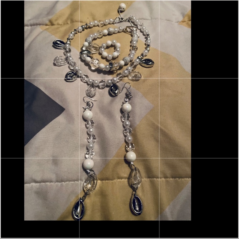 Shell & pearl set